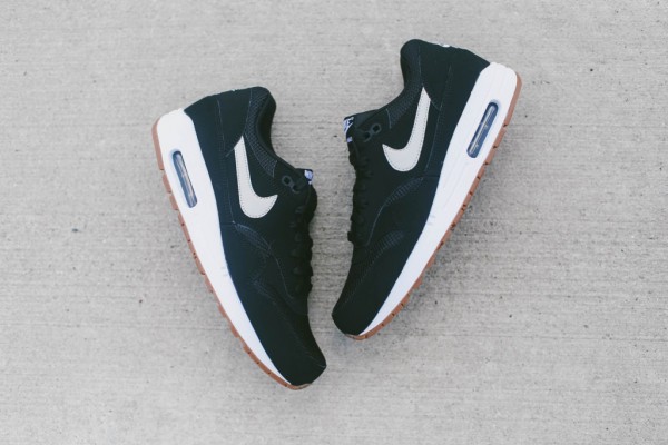 Nike Air Max 1 Essential - Black / White 4