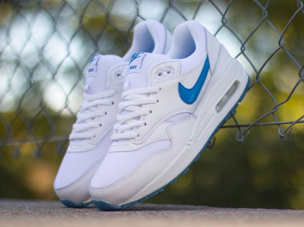 Nike Air Max 1 GS "Glowing Soles" 2