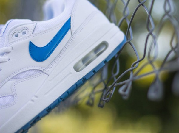 Nike Air Max 1 GS "Glowing Soles" 3