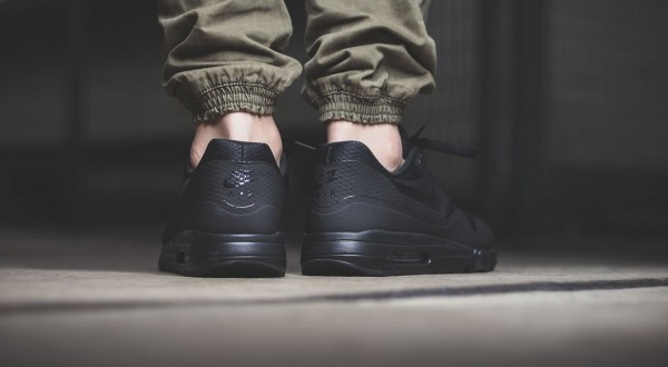 Nike Air Max 1 Ultra Essential - Black 3