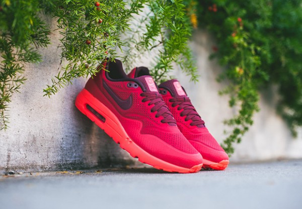 Nike-Air-Max-1-Ultra-Moire-Triple-Red-2