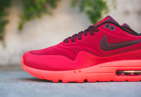 Nike-Air-Max-1-Ultra-Moire-Triple-Red-3