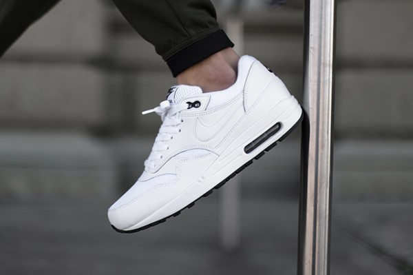 Nike Air Max 1 - White / Black 2