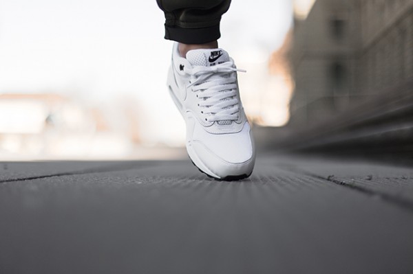 Nike Air Max 1 - White / Black 3