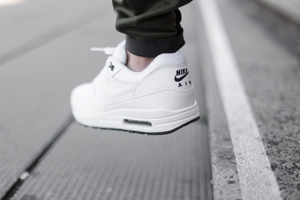 Nike Air Max 1 - White / Black 4