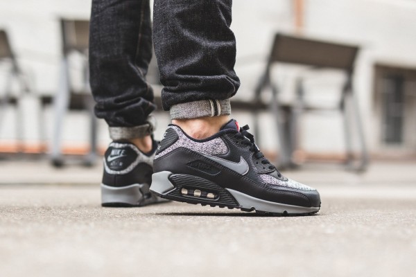 Nike Air Max 90 Essential - Black/Cool Grey-Anthracite-University Red 3