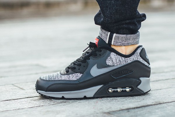 Nike Air Max 90 Essential - Black/Cool Grey-Anthracite-University Red 4