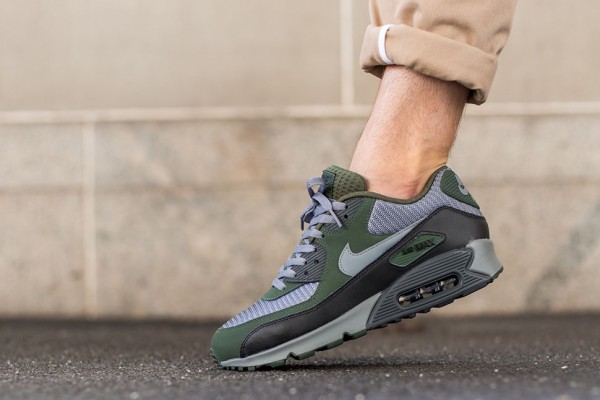 Nike Air Max 90 Essential - Cool Grey/Clear Grey-Black-Carbon Green 2