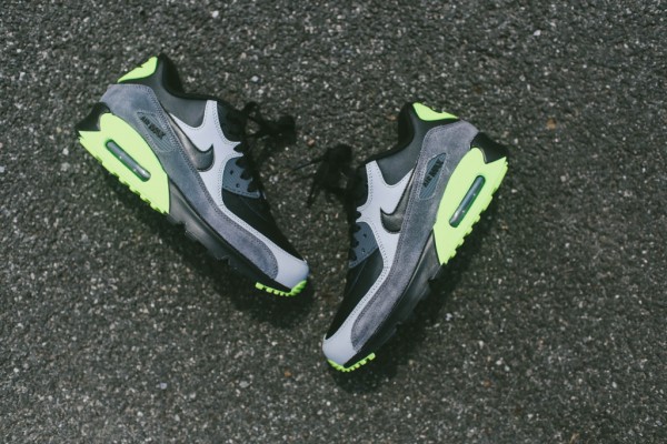 Nike Air Max 90 Leather - Black / Grey - Volt 3