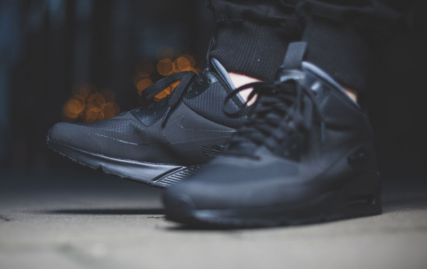 Nike Air Max 90 Mid Winter "Triple Black" 2