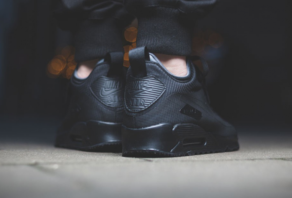 Nike Air Max 90 Mid Winter "Triple Black" 3