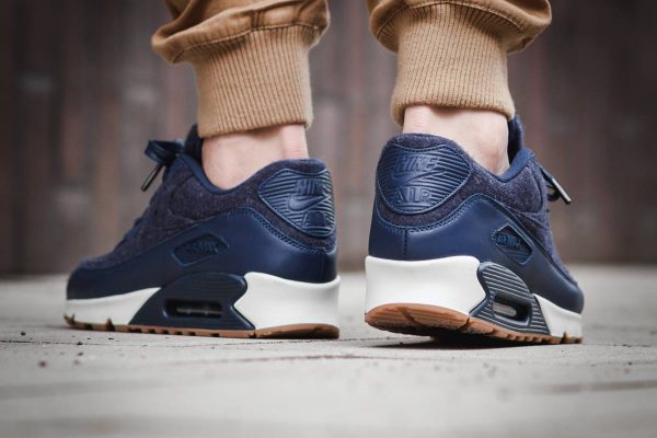 Nike Air Max 90 Premium - Navy/Gum 3