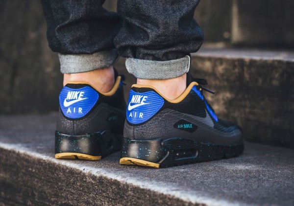 Nike Air Max 90 Ultra Essential - Black/Metallic Gold-Racer Blue 3