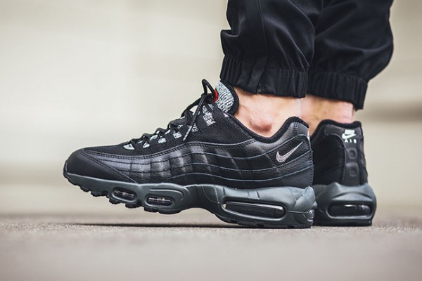 Nike Air Max 95 Essential - Black/Cool Grey-Anthracite-University Red 2