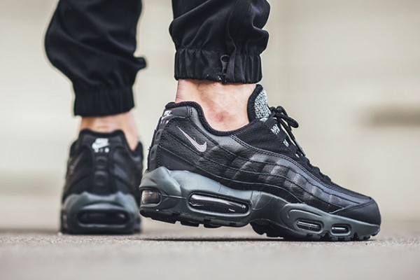 Nike Air Max 95 Essential - Black/Cool Grey-Anthracite-University Red 3