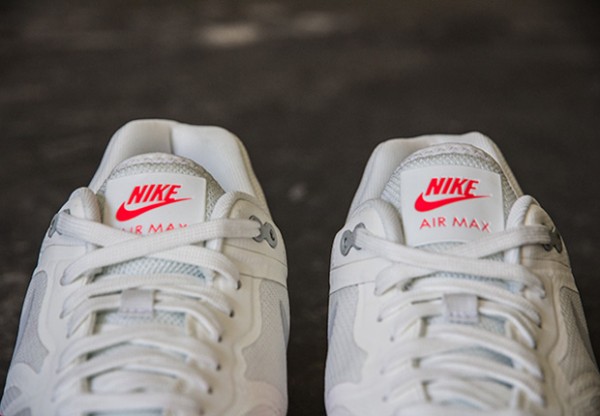 NIKE AIR MAX LUNAR1 – WHITE / MIST GREY - BRIGHT CRIMSON 2