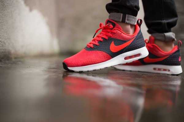 Nike Air Max Tavas Essential - Dark Obsidian / Bright Crimson 2