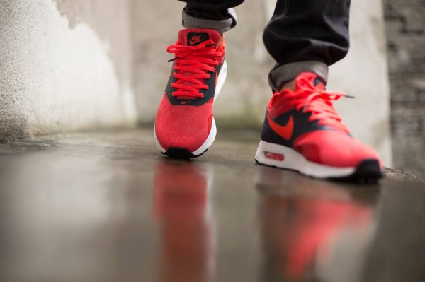 Nike Air Max Tavas Essential - Dark Obsidian / Bright Crimson 3