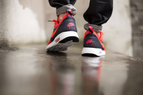 Nike Air Max Tavas Essential - Dark Obsidian / Bright Crimson 4