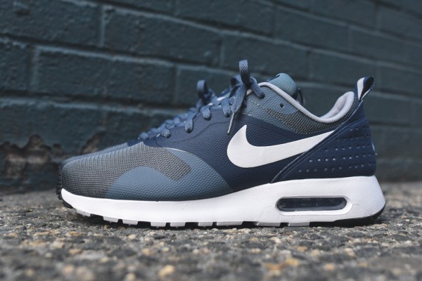 Nike Air Max Tavas Essential “Midnight Navy” 2