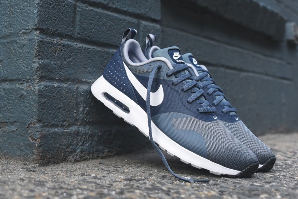 Nike Air Max Tavas Essential “Midnight Navy” 3