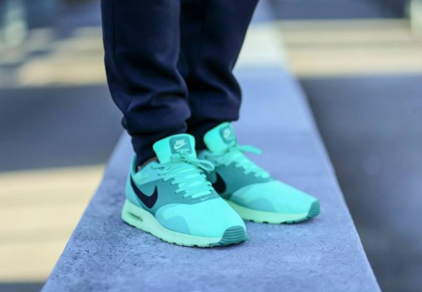 nike air tavas green