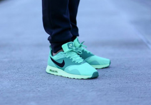 Nike Air Max Tavas – Green Glow 4