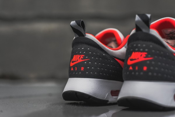 Nike Air Max Tavas - Grey / Bright Crimson 6