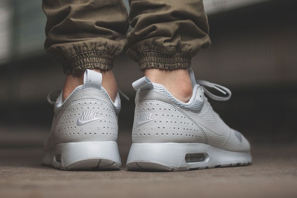 Nike Air Max Tavas "Pure Platinum" 3