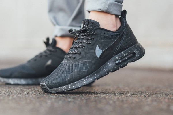 Nike Air Max Tavas SE - Black/Metallic Pewter 2