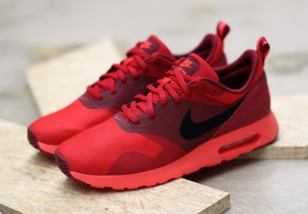 Nike Air Max Tavas "University Red" 1