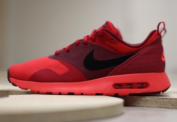 Nike Air Max Tavas "University Red" 2