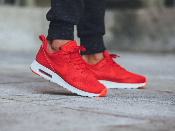 Nike Air Max Tavas - University Red/Bright Crimson-White 2