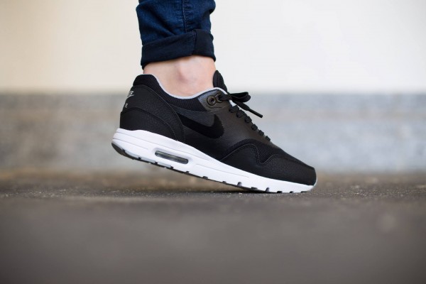 Nike WMNS Air Max 1 Essential - Black/Black-Wolf Grey-Metallic Silver 2