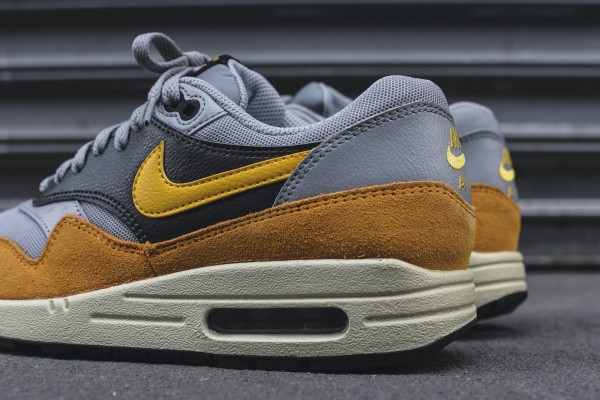 Nike WMNS Air Max 1 Essential - Wolf Grey / Gold Leaf 2