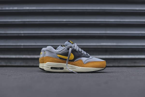 Nike WMNS Air Max 1 Essential - Wolf Grey / Gold Leaf 3