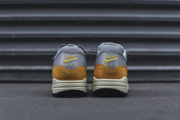 Nike WMNS Air Max 1 Essential - Wolf Grey / Gold Leaf 6