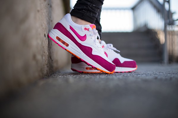 Nike WMNS Air Max 1 "Pink Power" 2