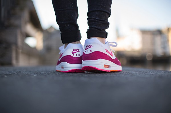 Nike WMNS Air Max 1 "Pink Power" 4