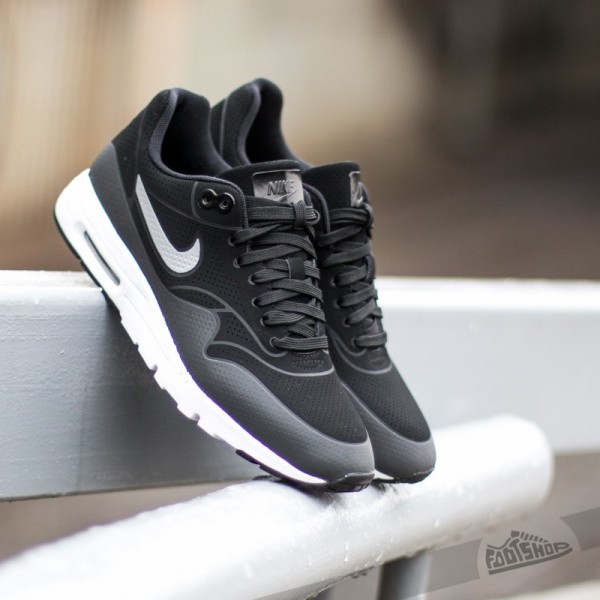 nike-wmns-air-max-1-ultra-moire-black-black-metallic-silver