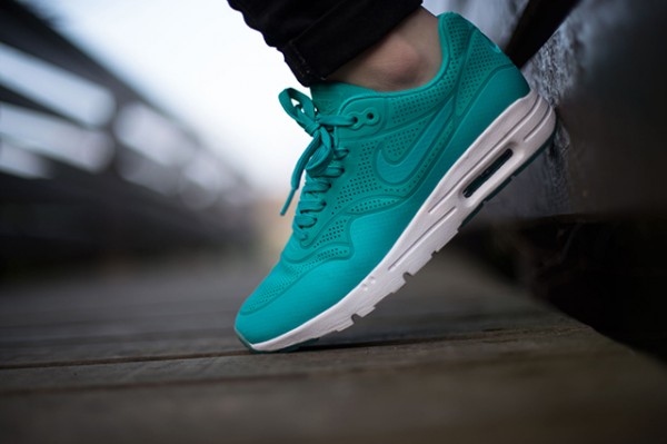 Nike WMNS Air Max 1 Ultra Moire "LT Retro" 2