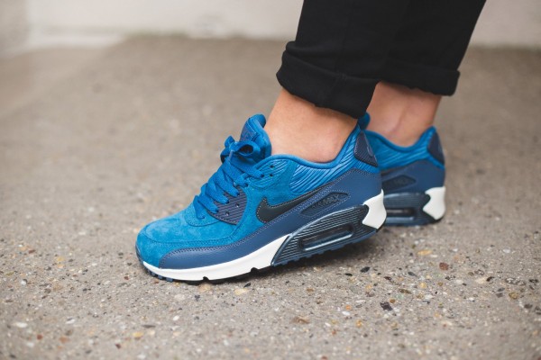 Nike WMNS Air Max 90 Leather - Brigade Blue/Metallic Armry Navy-Squadron Blue 2