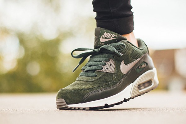 Nike WMNS Air Max 90 Leather - Carbon Green/Metallic Pewter-Sail 2