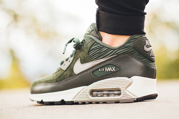 Nike WMNS Air Max 90 Leather - Carbon Green/Metallic Pewter-Sail 3