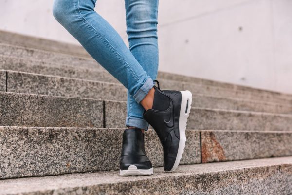 Nike WMNS Air Max Thea Mid - Black/Sail-Reflect Silver 3