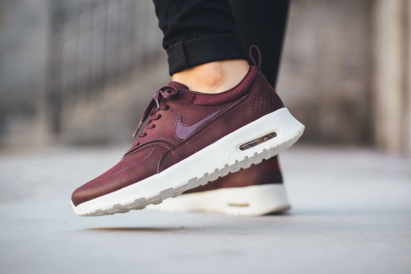 Nike WMNS Air Max Thea Premium - Mahogany/Team Red-Sail 2